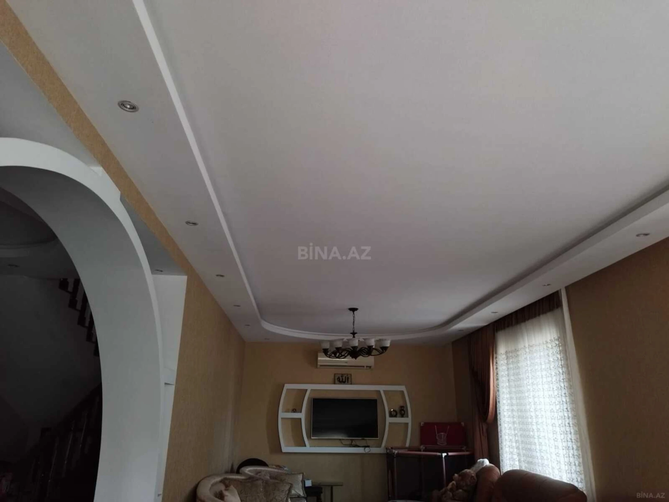 Satılır 5 otaqlı həyət evi 225 m²