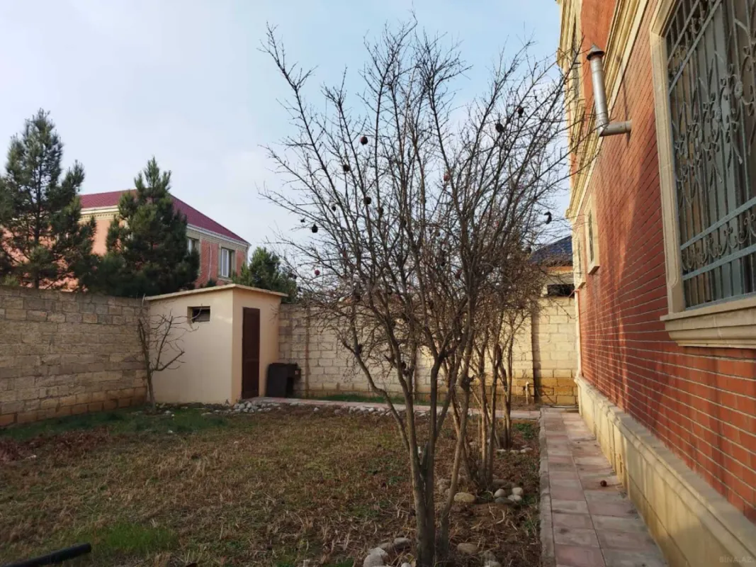 Satılır 5 otaqlı həyət evi 225 m²