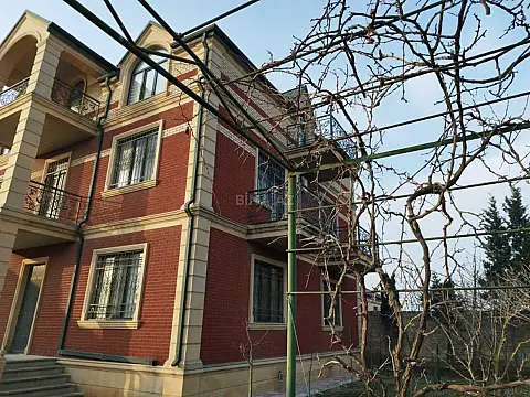 Satılır 5 otaqlı həyət evi 225 m²