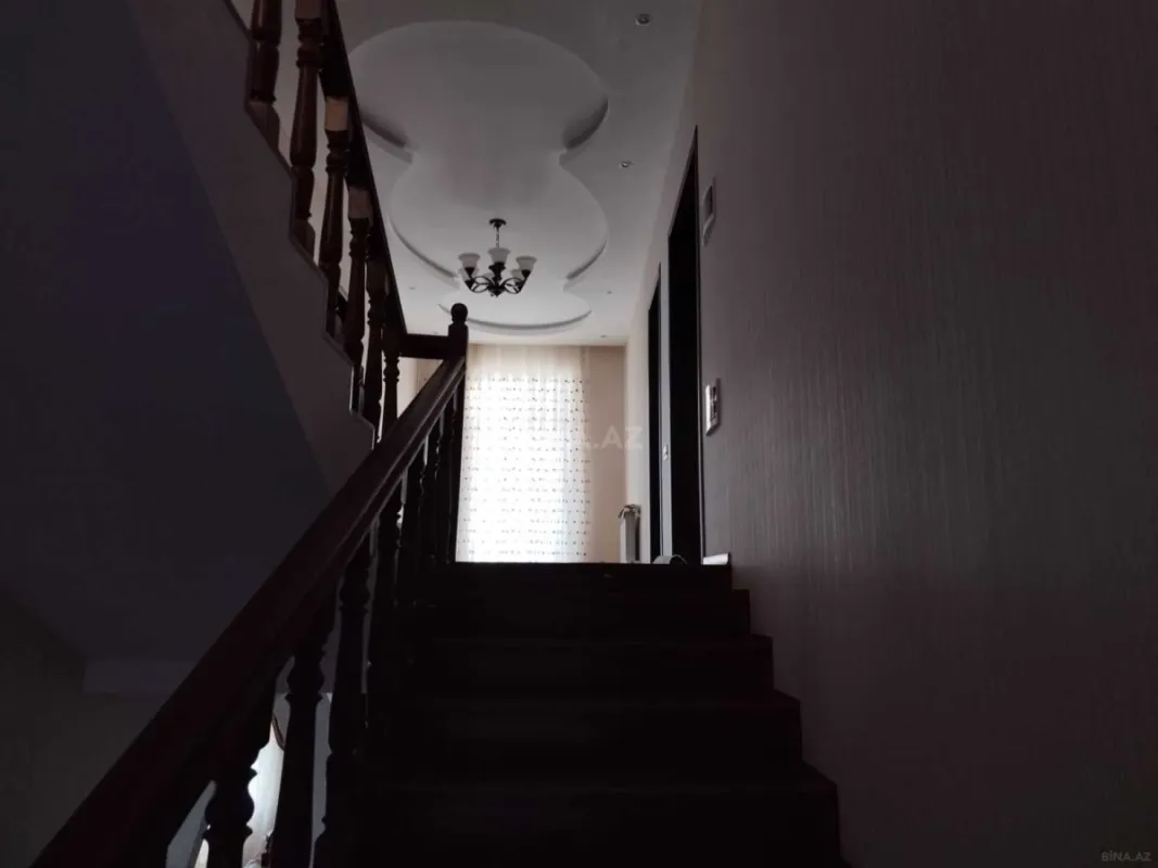 Satılır 5 otaqlı həyət evi 225 m²