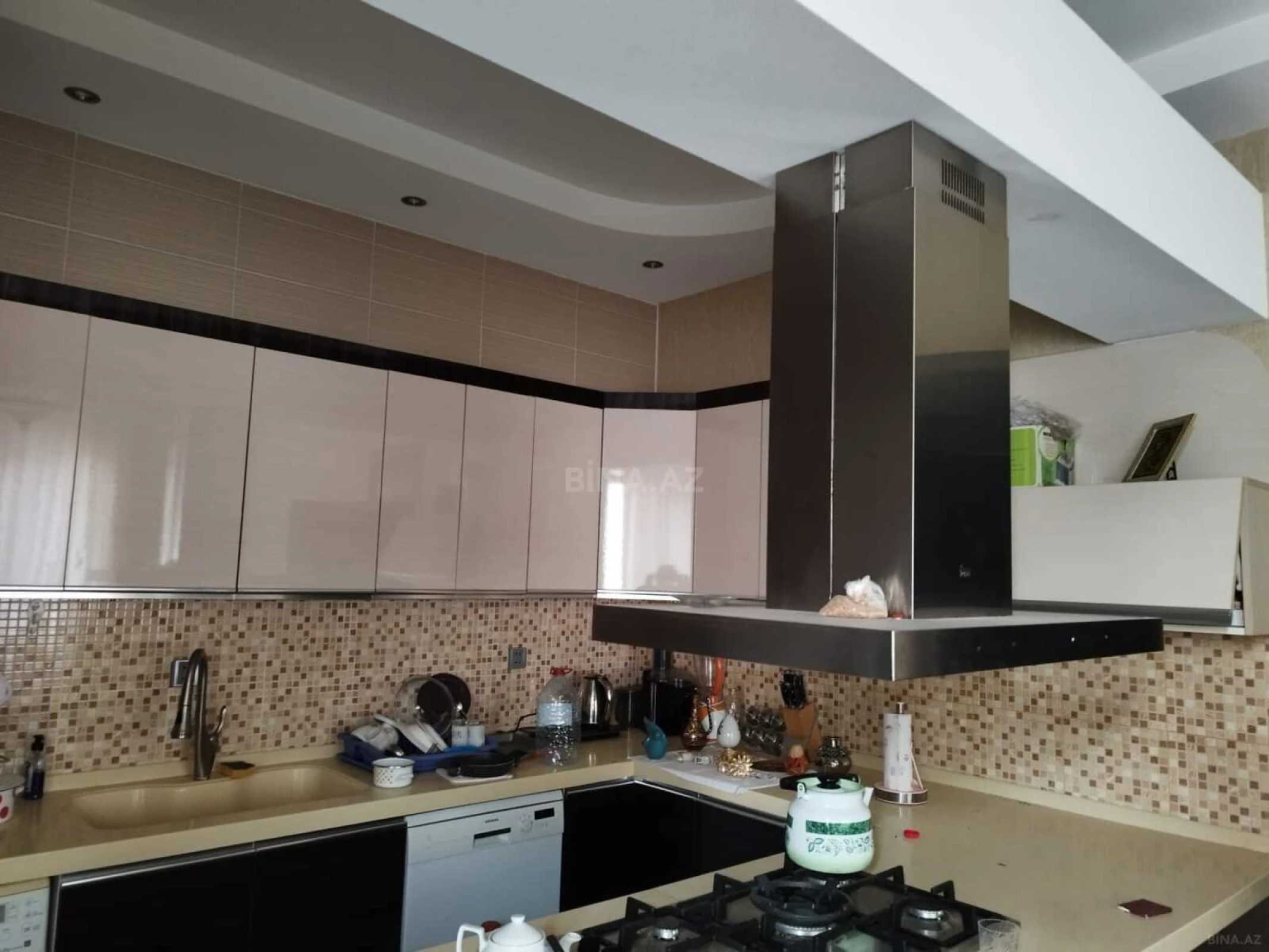 Satılır 5 otaqlı həyət evi 225 m²