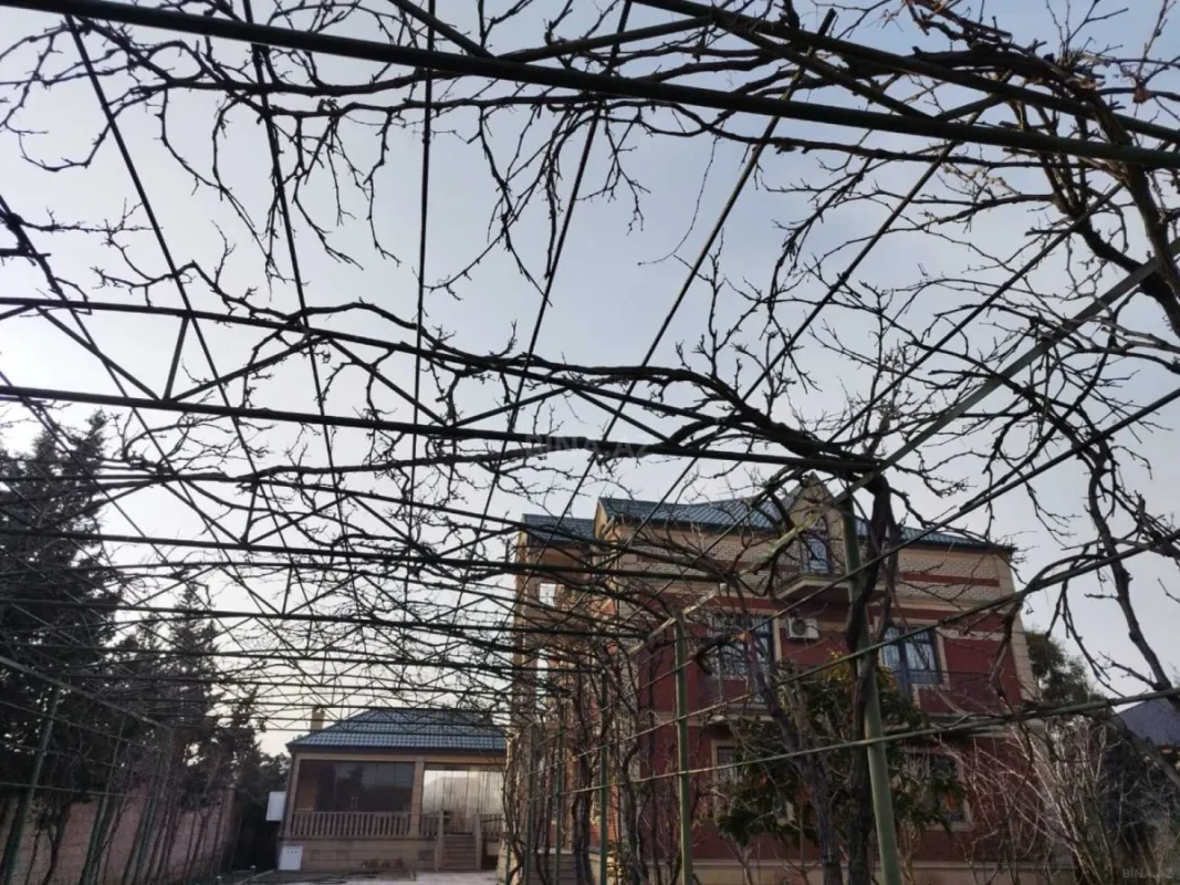 Satılır 5 otaqlı həyət evi 225 m²