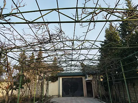 Satılır 5 otaqlı həyət evi 225 m²