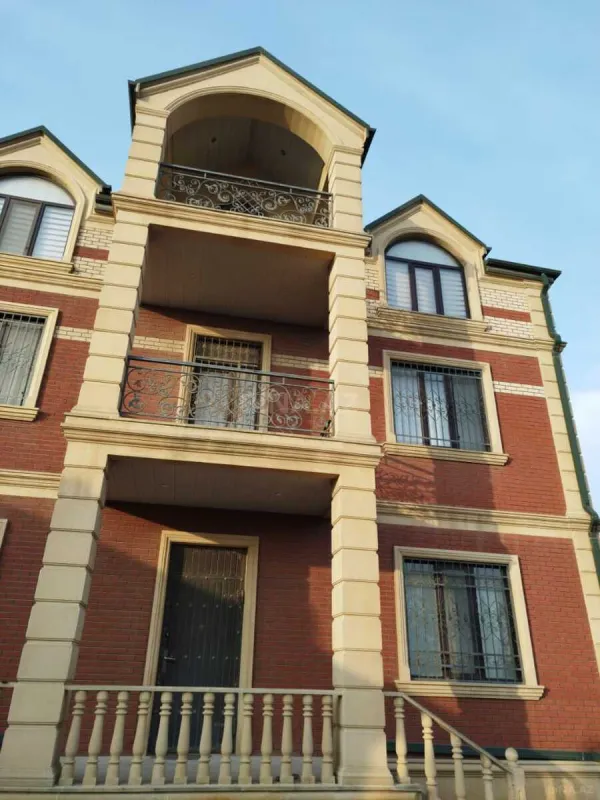 Satılır 5 otaqlı həyət evi 225 m²