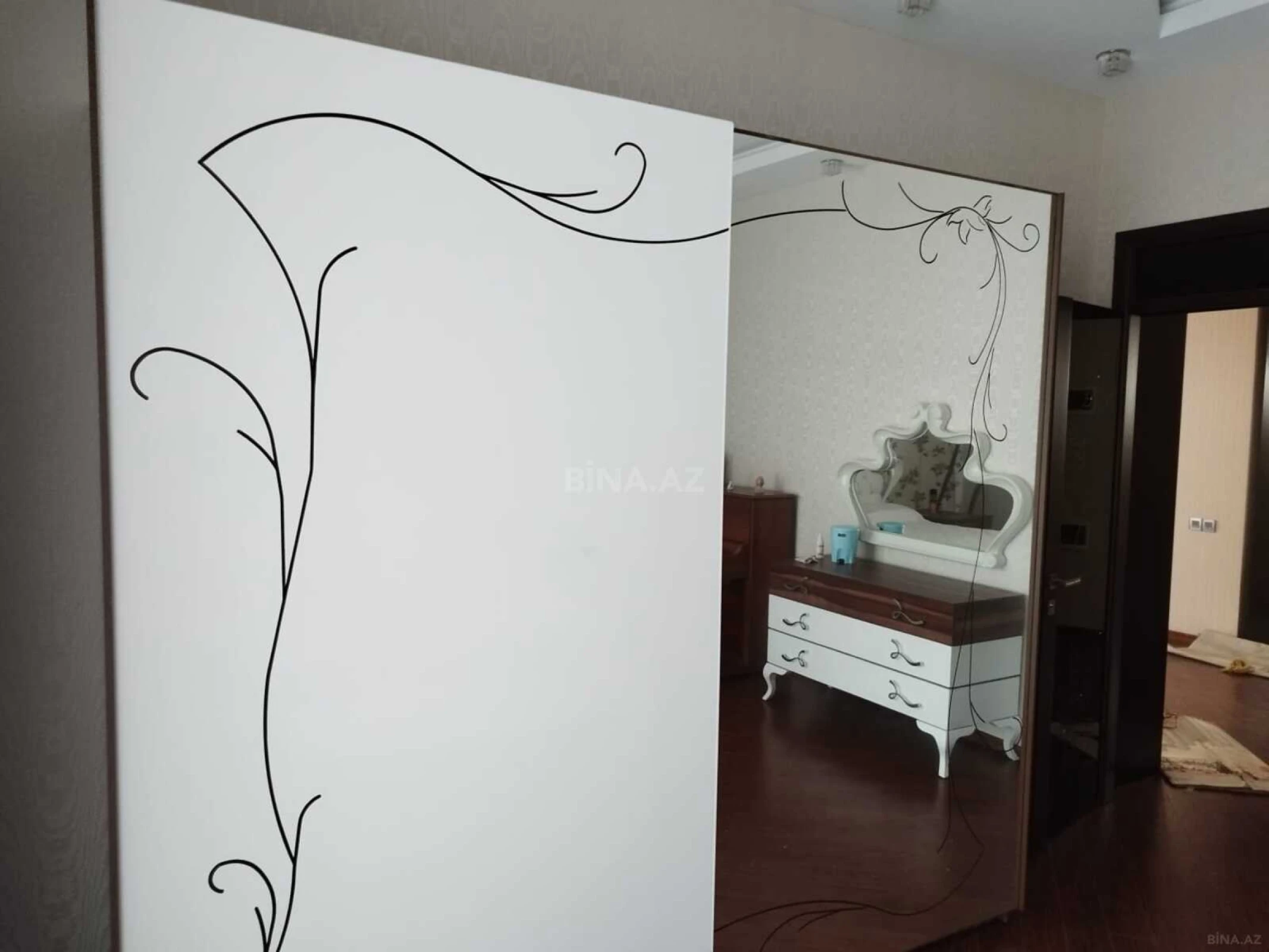 Satılır 5 otaqlı həyət evi 225 m²