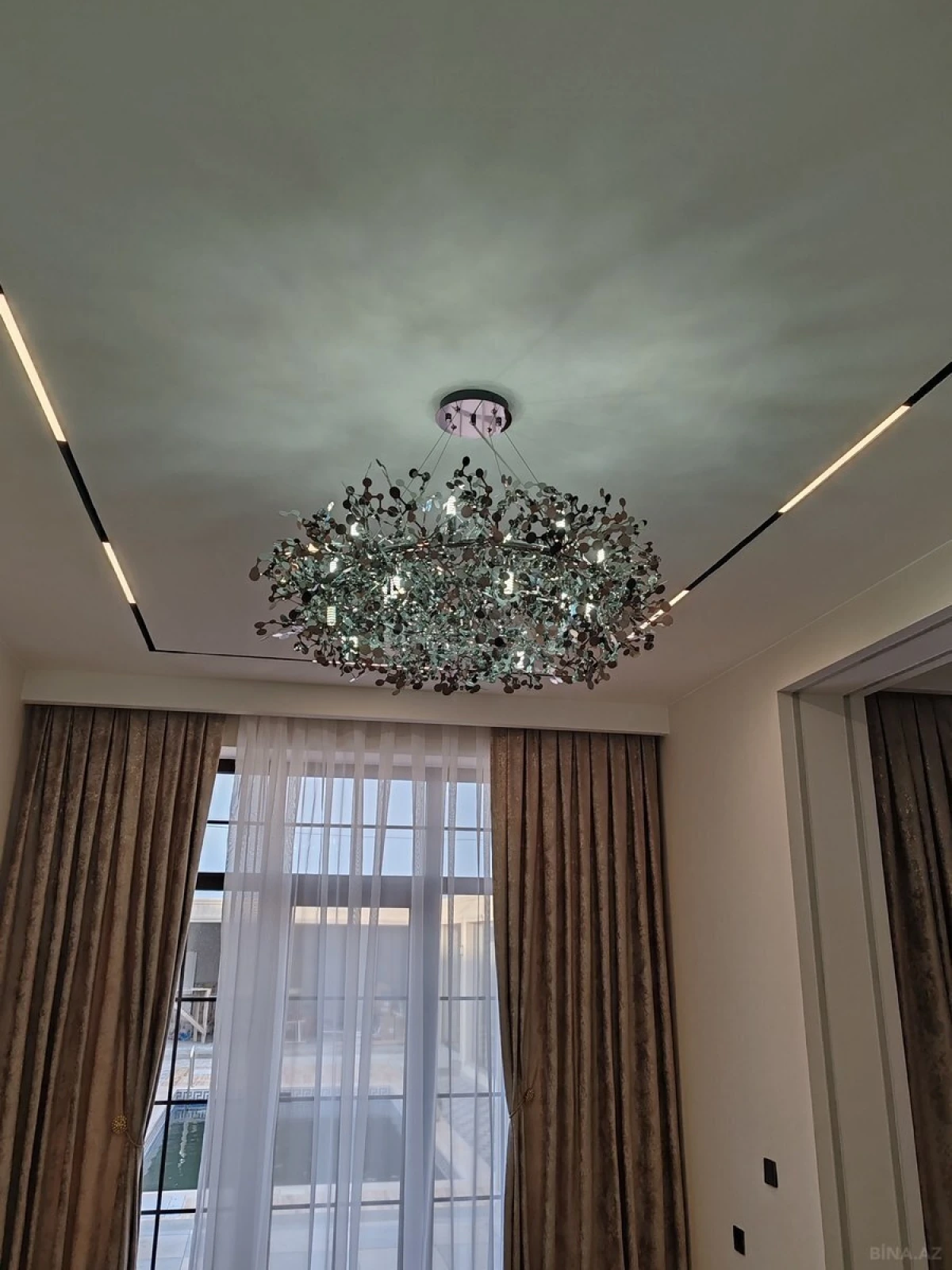 Satılır 5 otaqlı həyət evi 354 m²