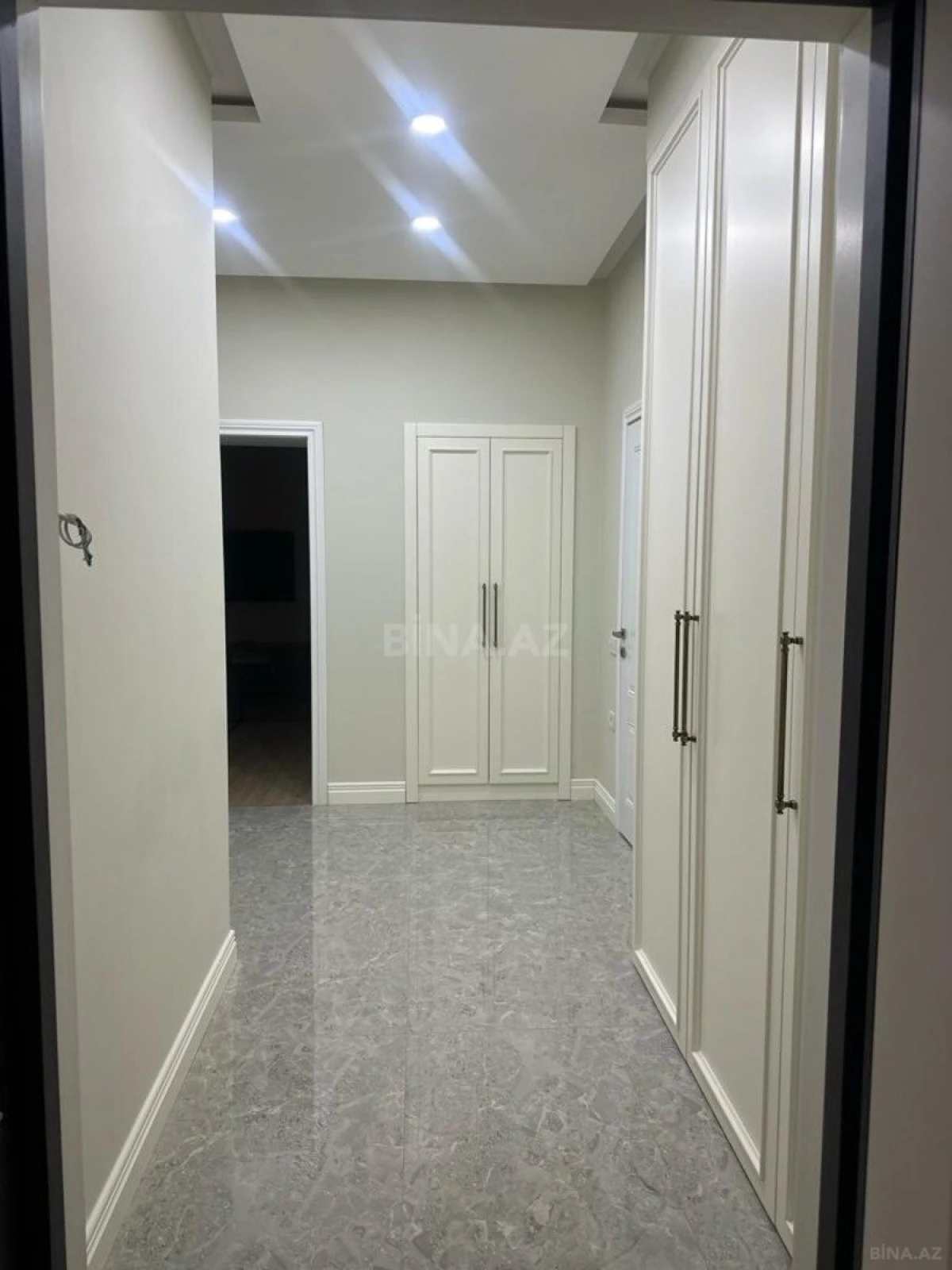 Kirayə verilir 2 otaqlı mənzil 70 m²