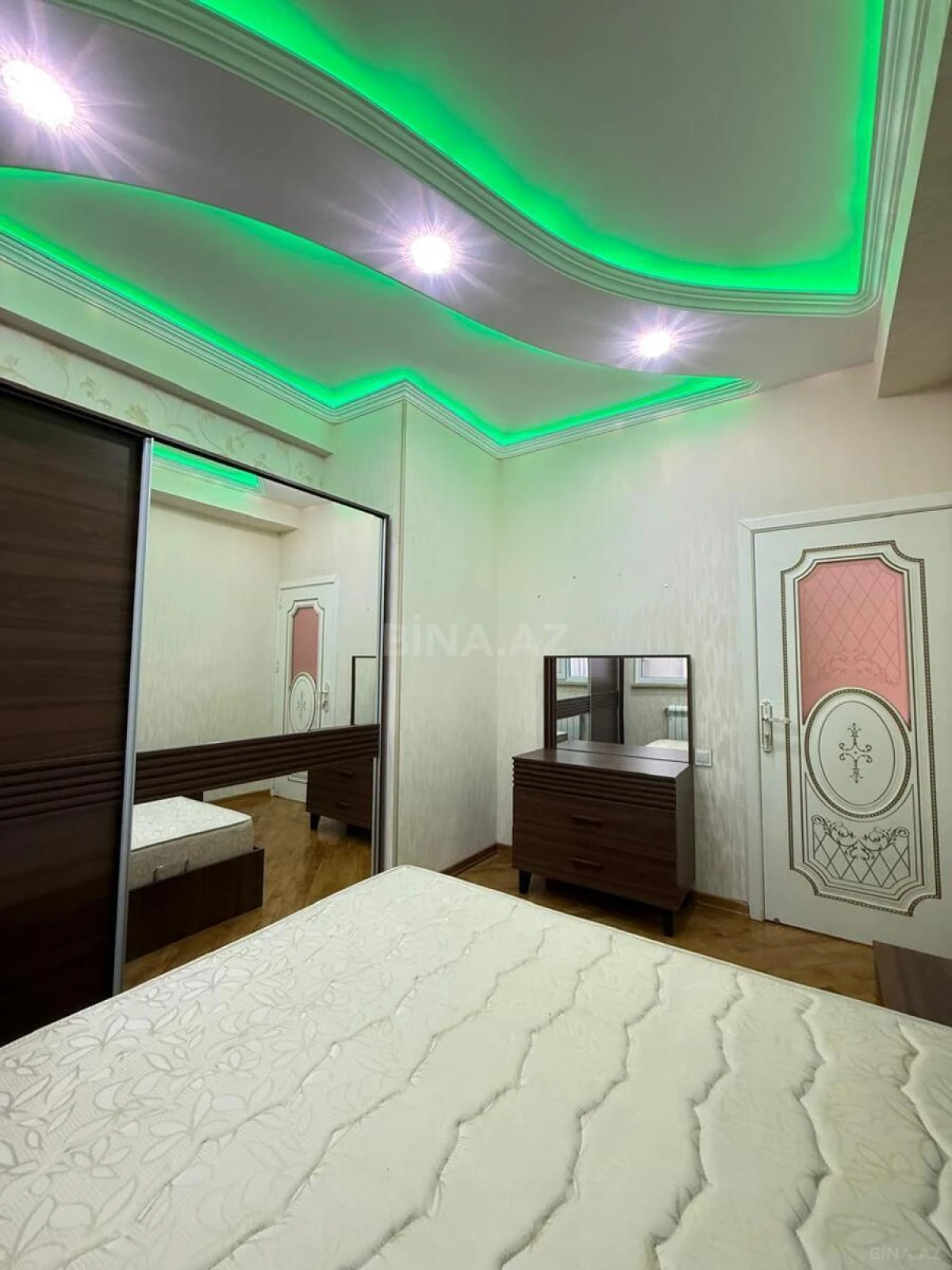 Satılır 2 otaqlı mənzil 65 m²