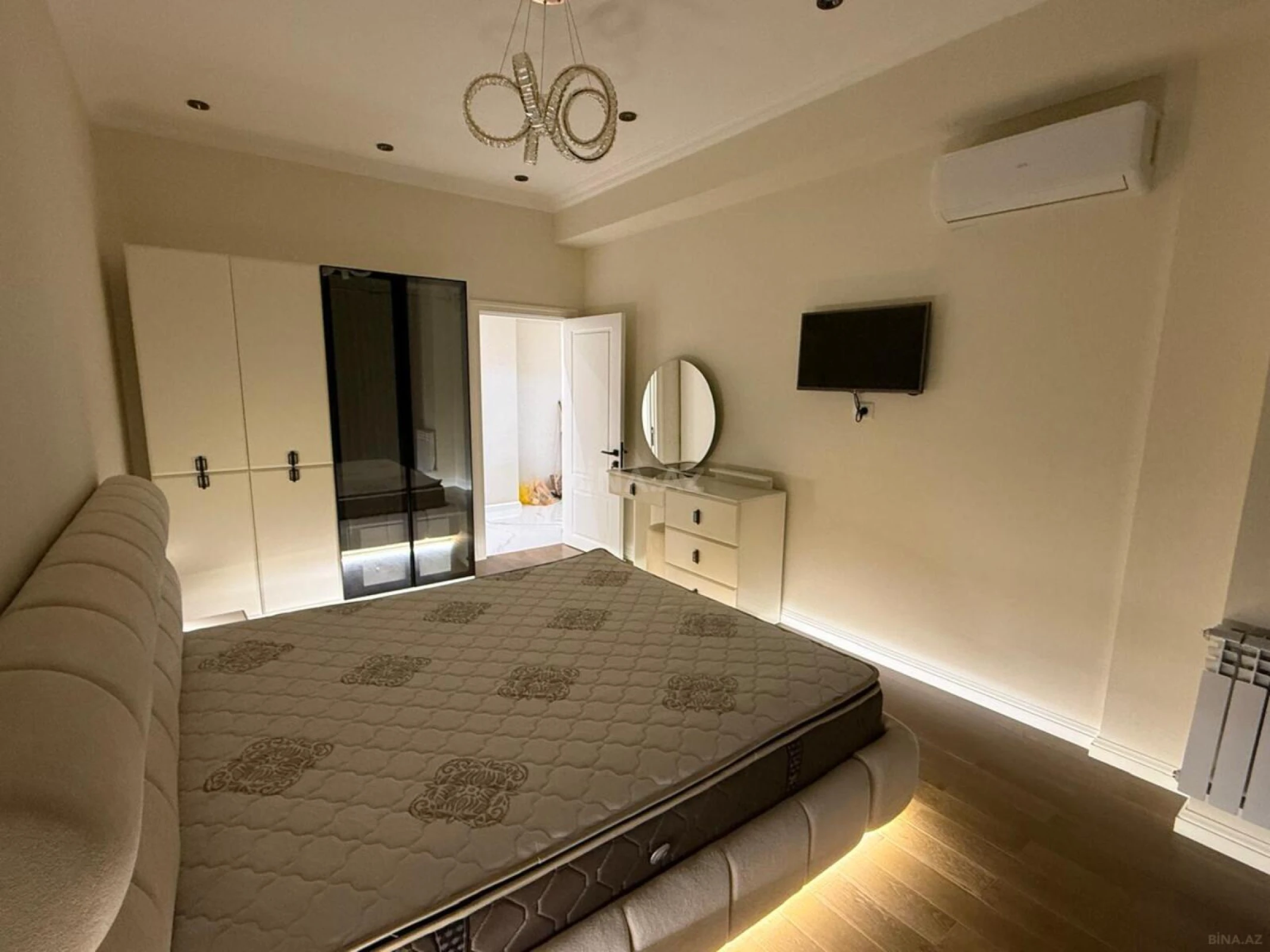 Kirayə verilir 2 otaqlı mənzil 90 m²