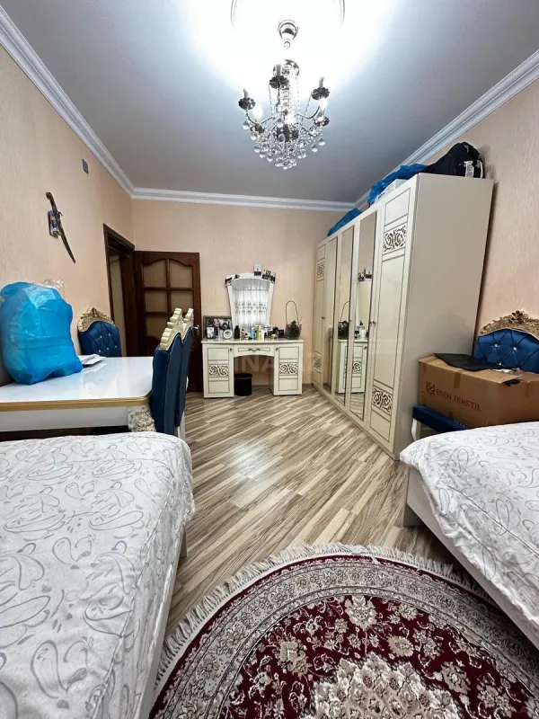 Satılır 5 otaqlı mənzil 120 m²