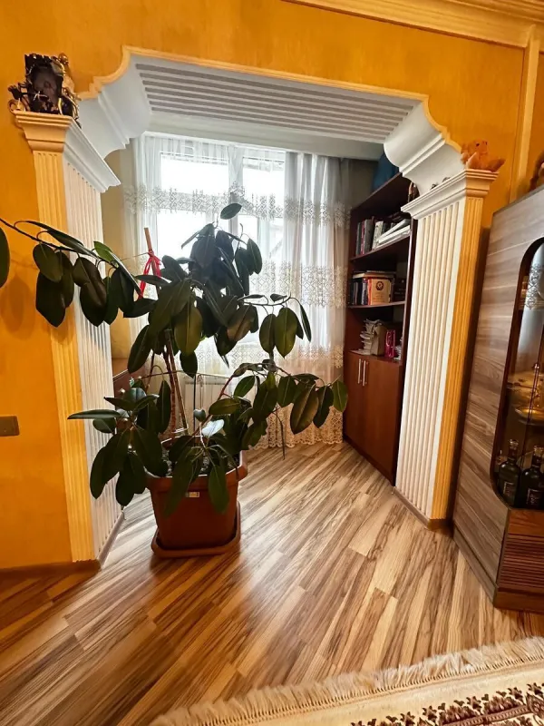 Satılır 5 otaqlı mənzil 120 m²