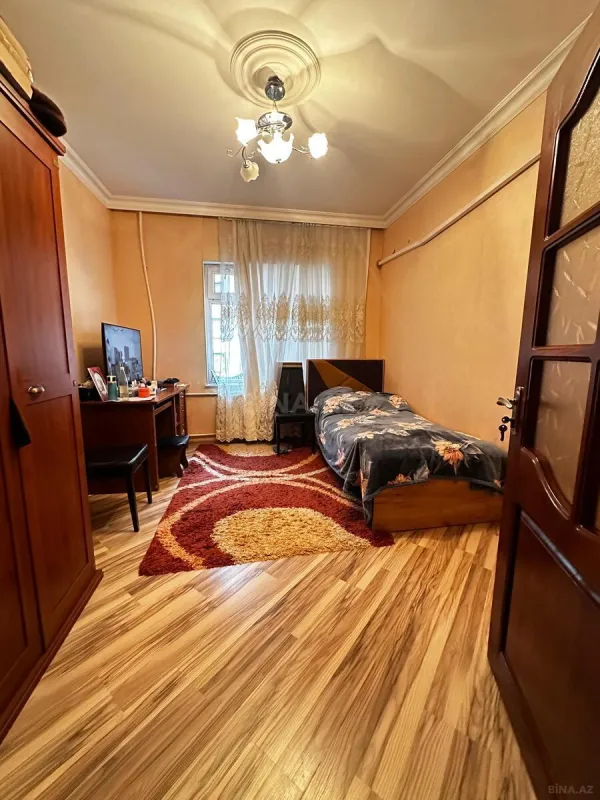 Satılır 5 otaqlı mənzil 120 m²