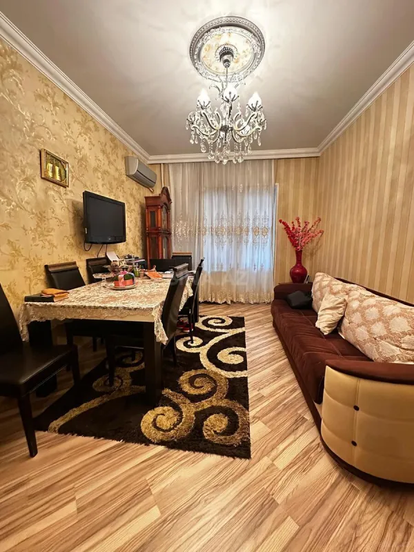 Satılır 5 otaqlı mənzil 120 m²