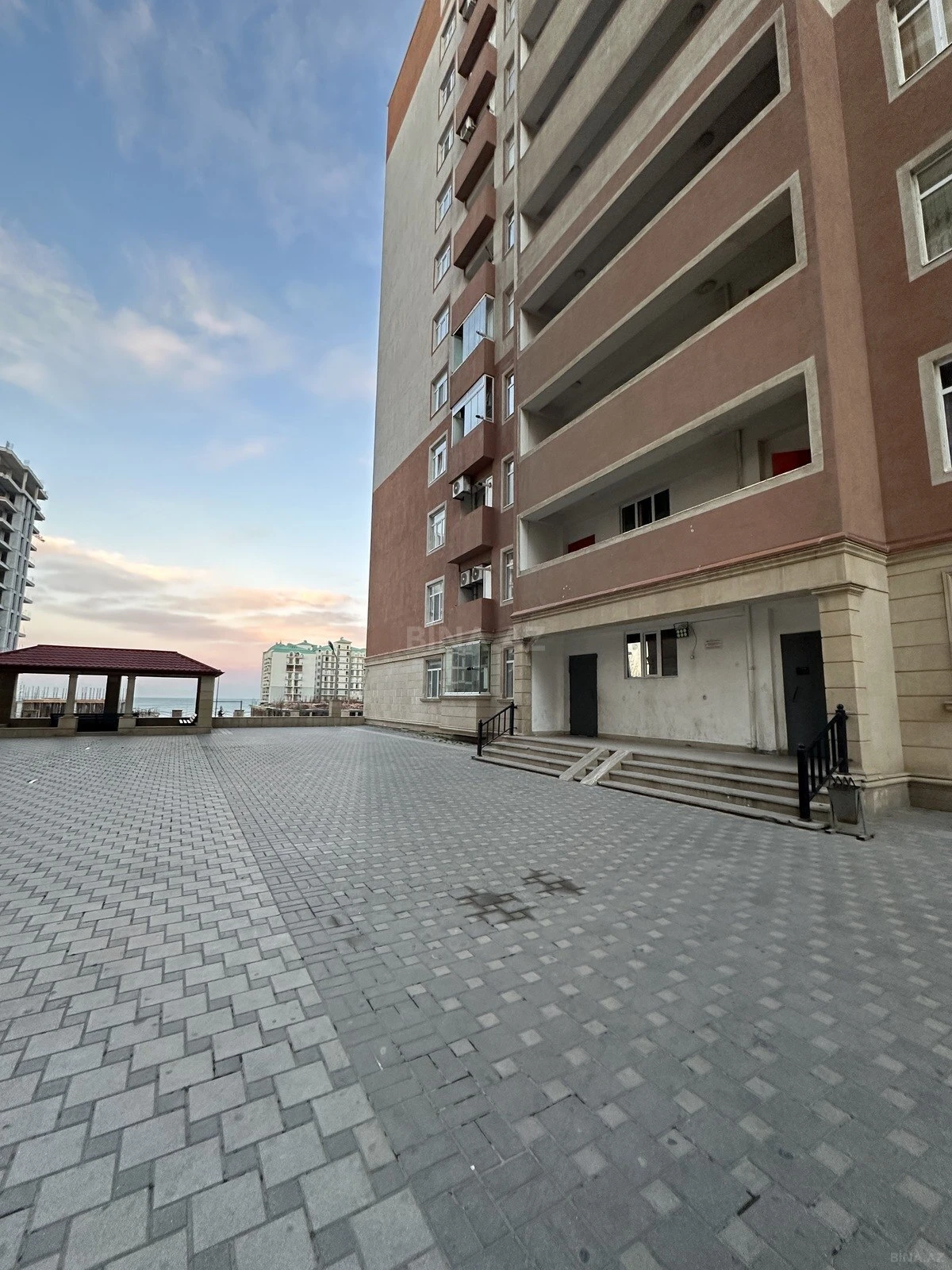 Satılır 2 otaqlı mənzil 67 m²