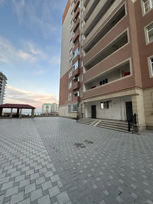 Satılır 2 otaqlı mənzil 67 m²