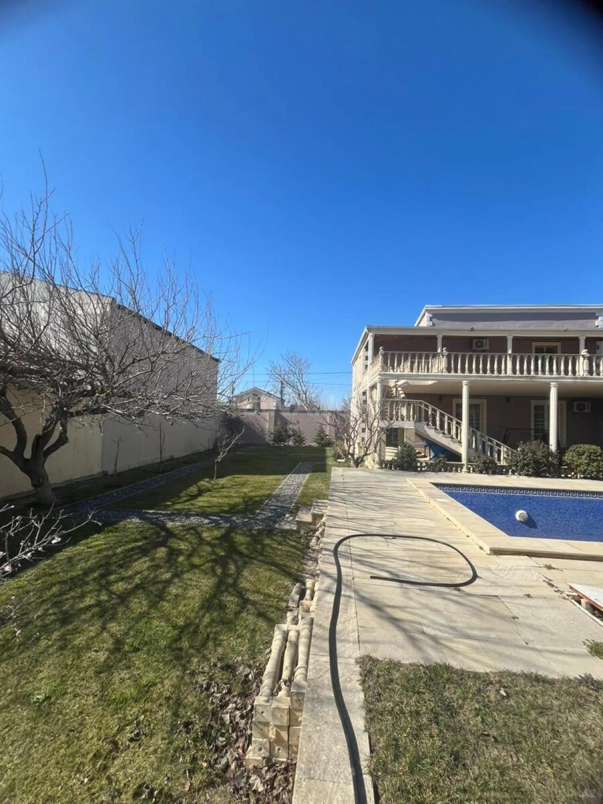 Satılır 4 otaqlı həyət evi 180 m²