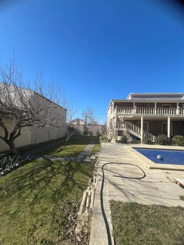 Satılır 4 otaqlı həyət evi 180 m²