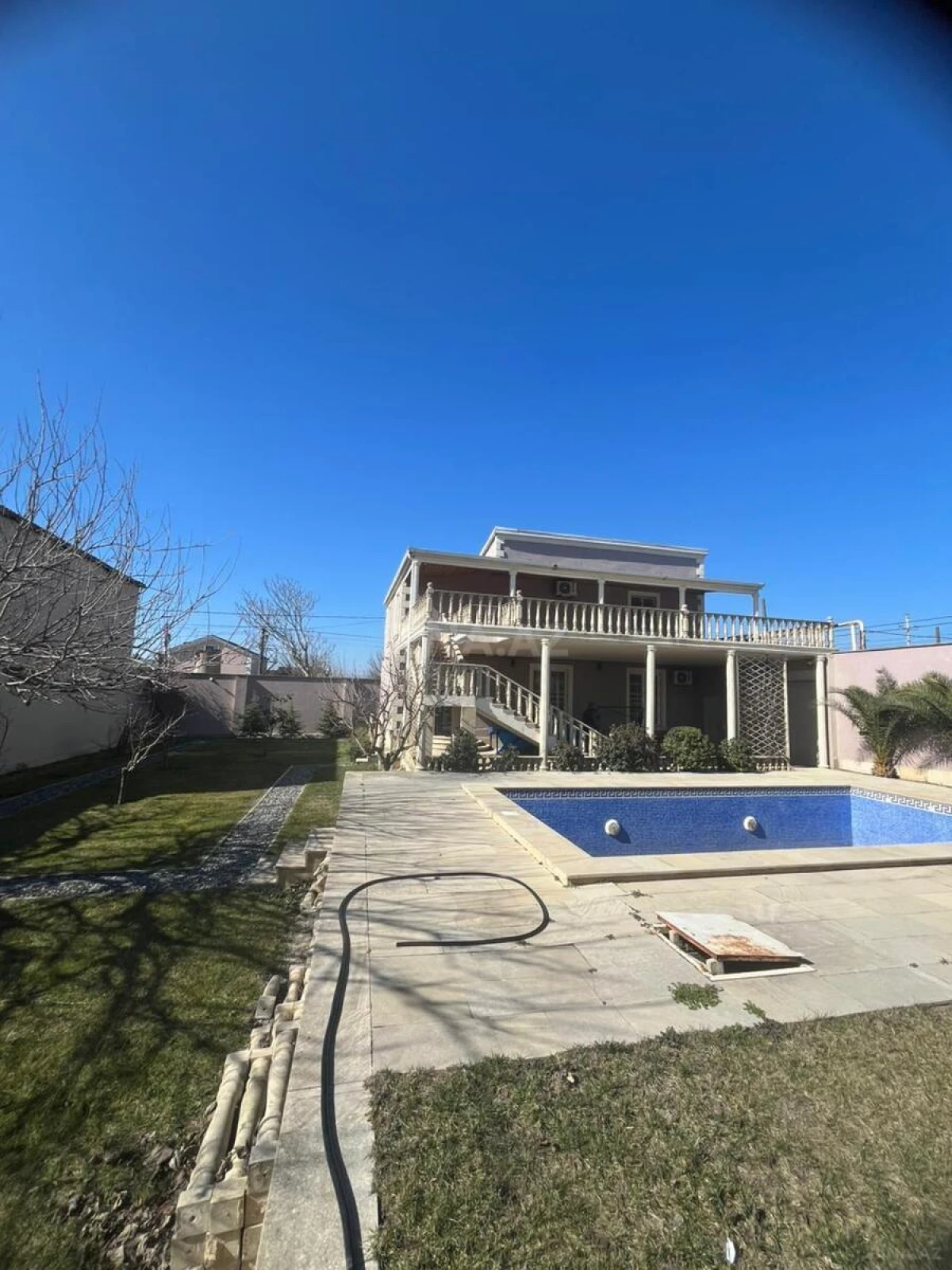 Satılır 4 otaqlı həyət evi 180 m²