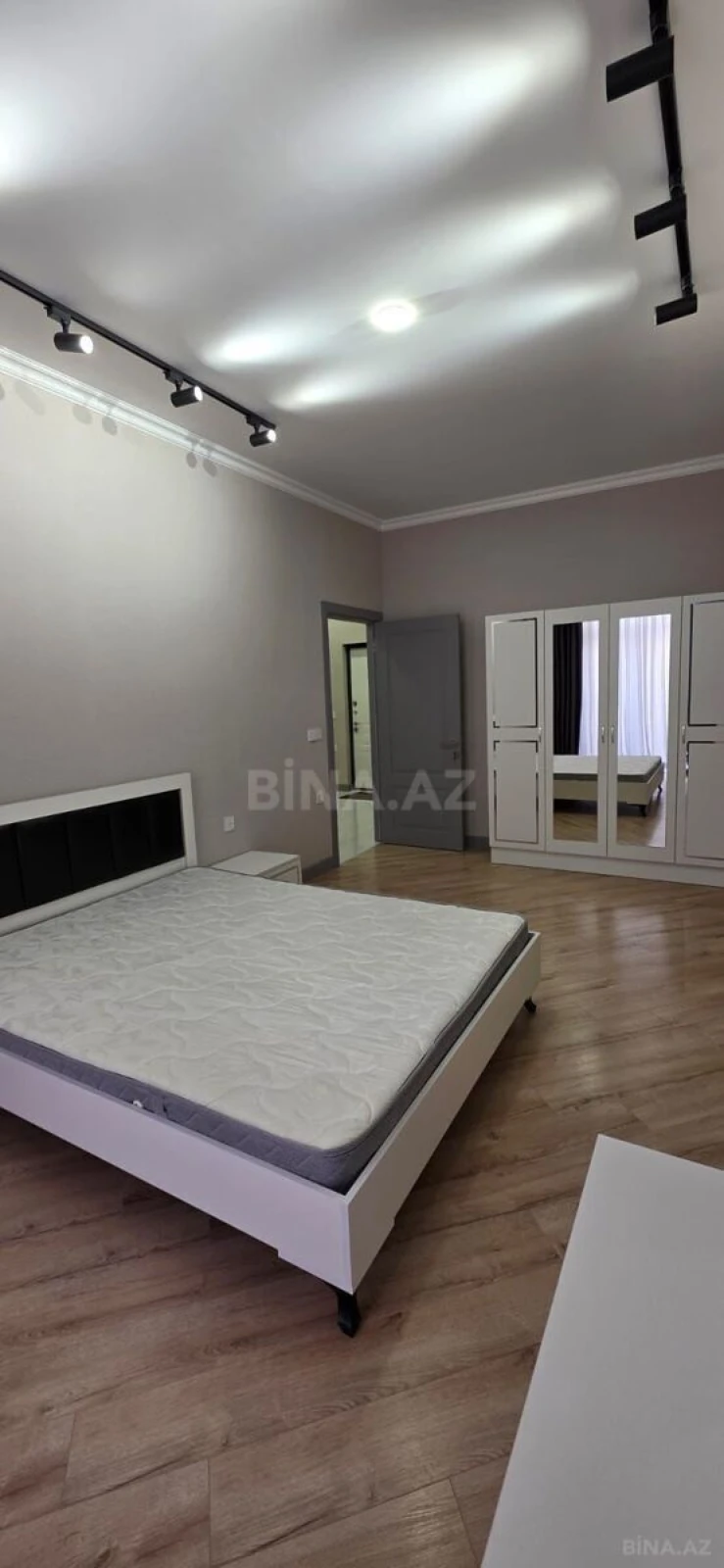 Kirayə verilir 2 otaqlı mənzil 85 m²
