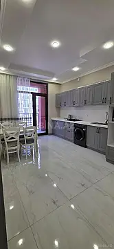 Kirayə verilir 2 otaqlı mənzil 85 m²