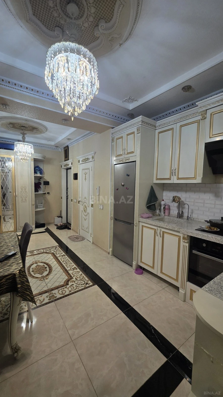 Satılır 4 otaqlı mənzil 99 m²