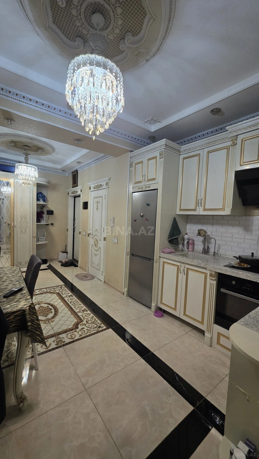 Satılır 4 otaqlı mənzil 99 m²