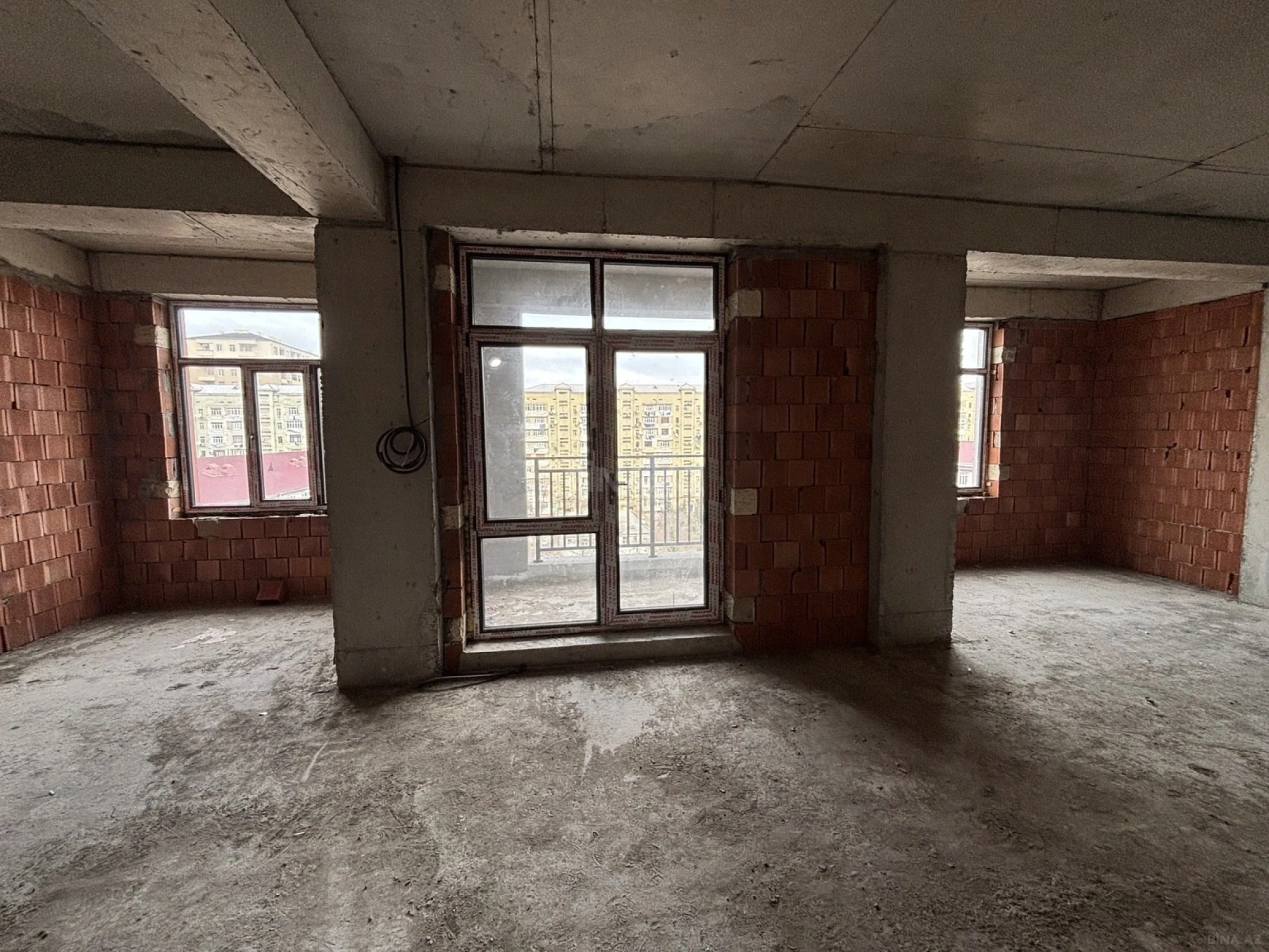 Satılır 2 otaqlı mənzil 85.7 m²