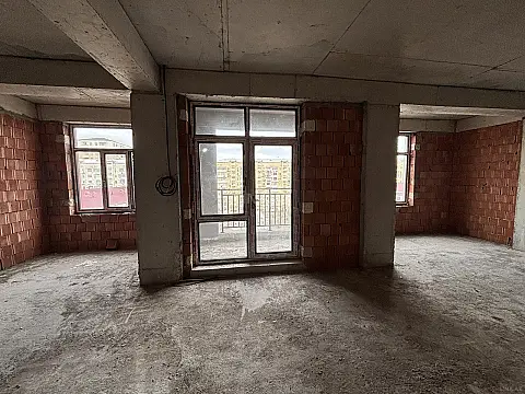 Satılır 2 otaqlı mənzil 85.7 m²