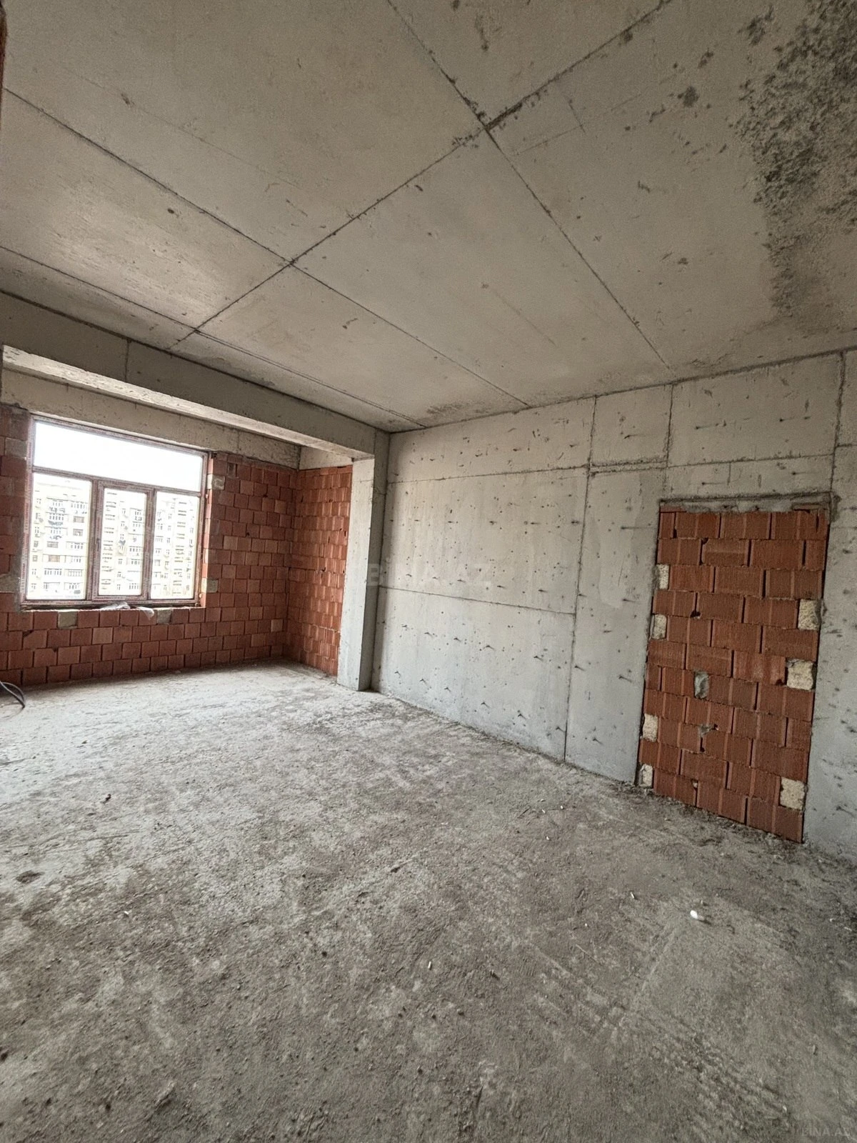 Satılır 2 otaqlı mənzil 85.7 m²