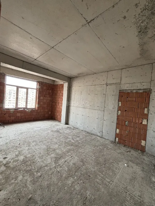 Satılır 2 otaqlı mənzil 85.7 m²