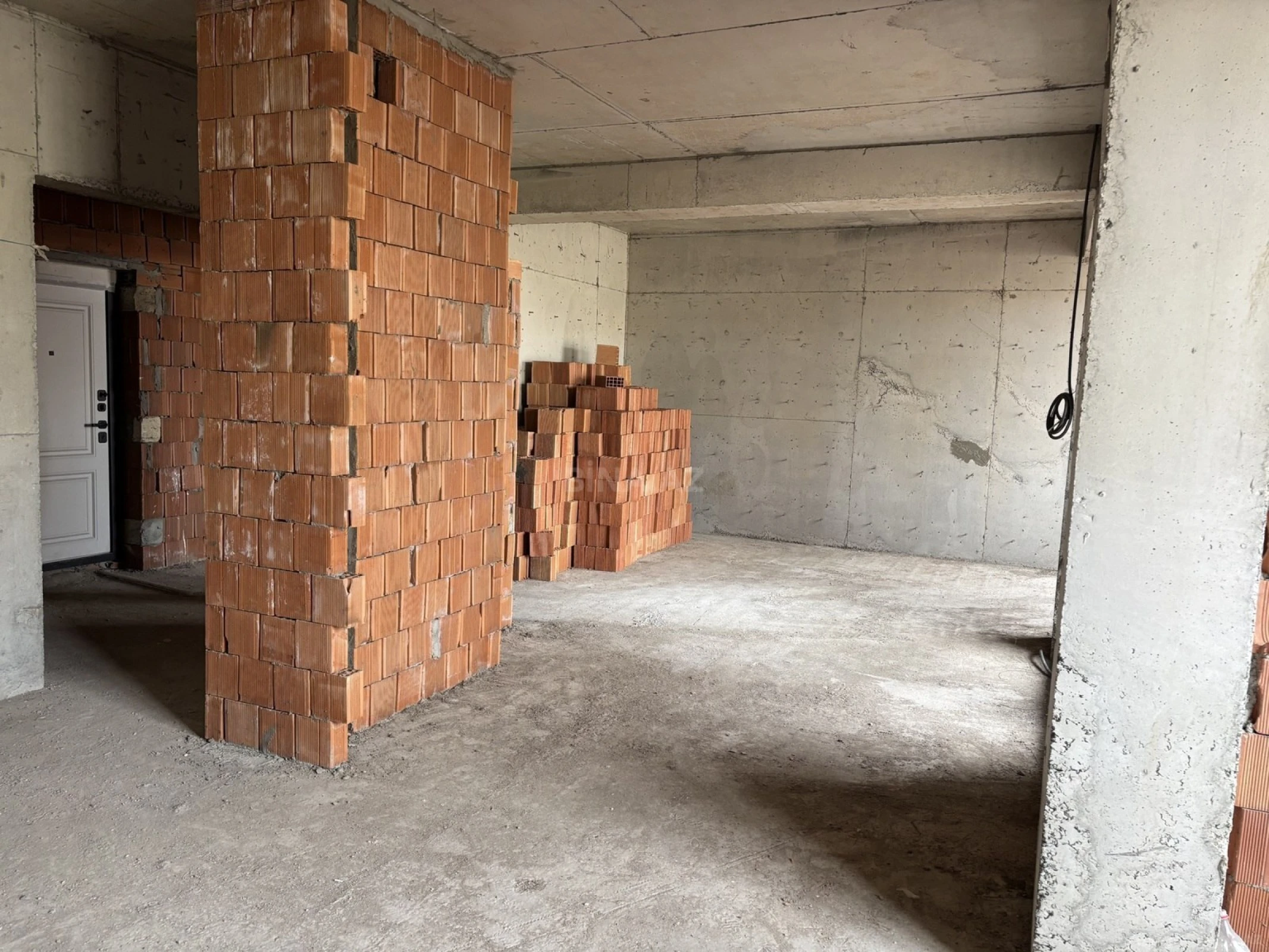 Satılır 2 otaqlı mənzil 85.7 m²