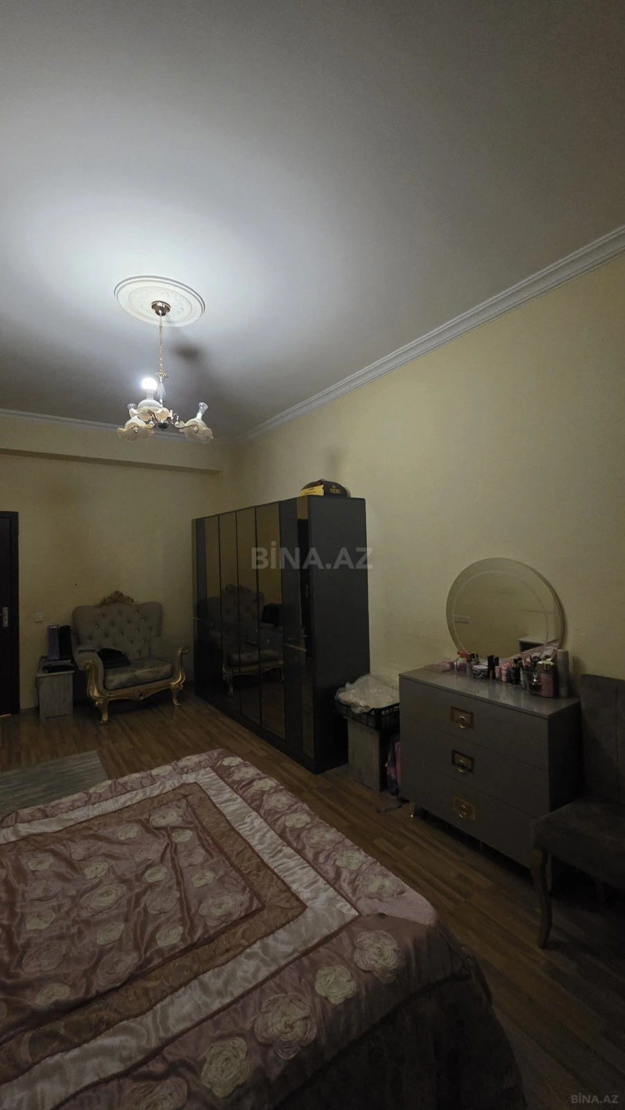 Satılır 2 otaqlı mənzil 92 m²