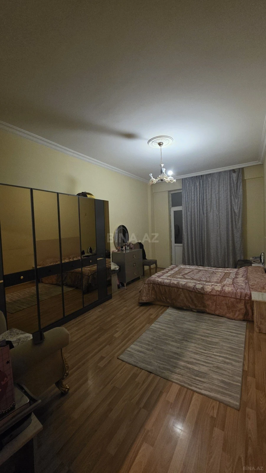 Satılır 2 otaqlı mənzil 92 m²