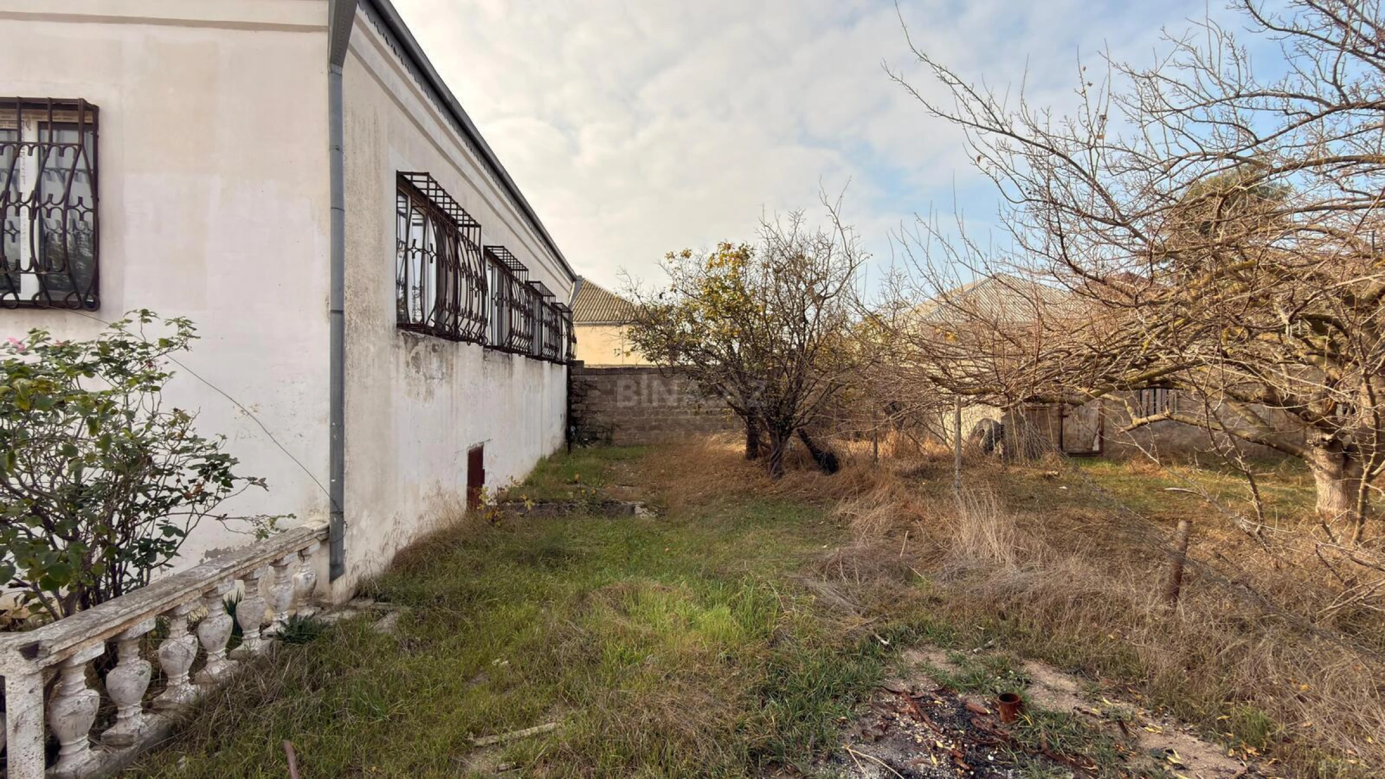 Satılır 3 otaqlı həyət evi 800 m²