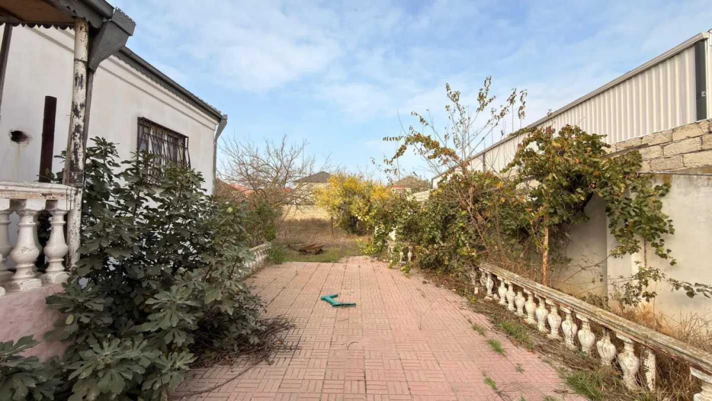 Satılır 3 otaqlı həyət evi 800 m²