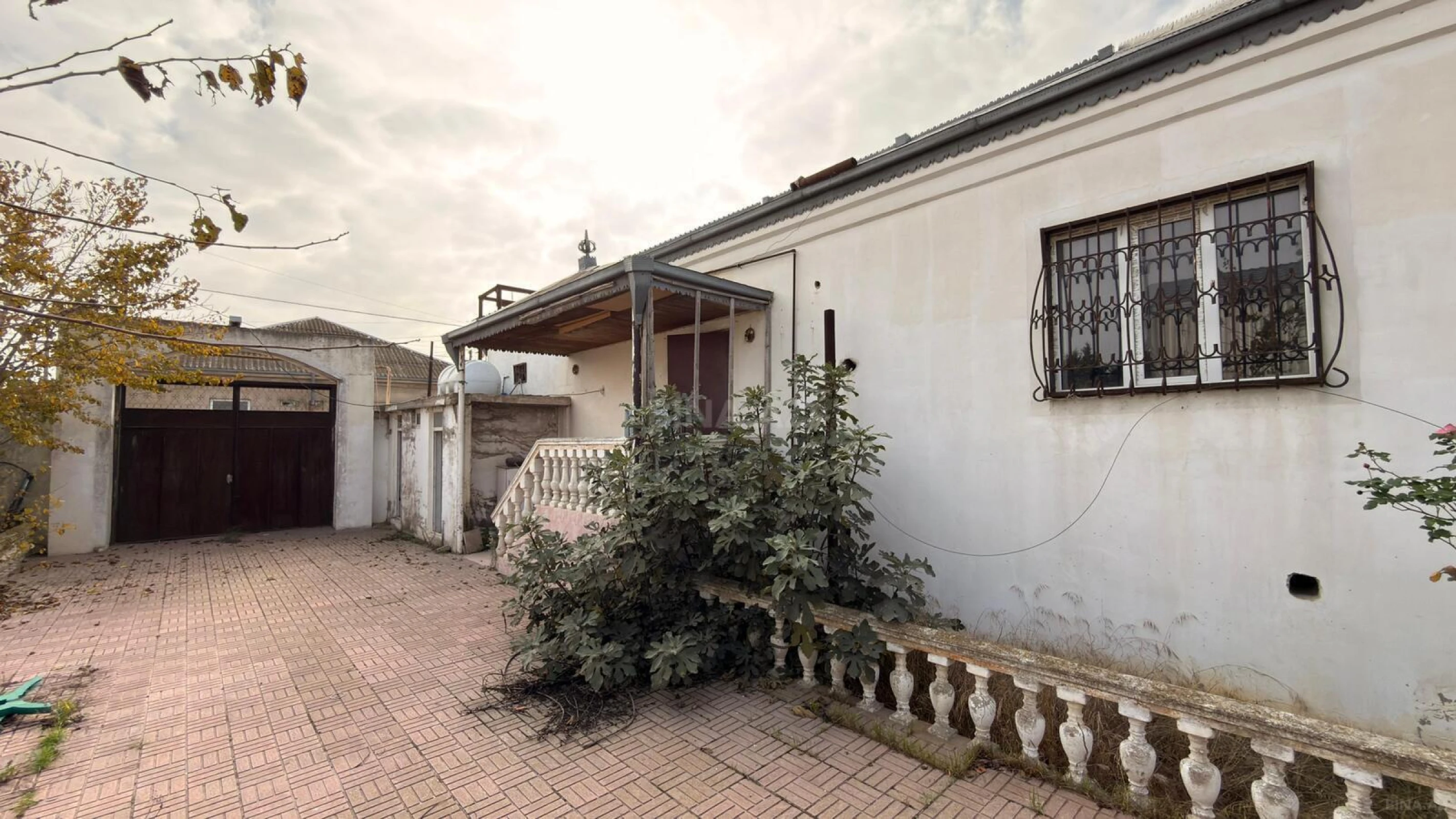 Satılır 3 otaqlı həyət evi 800 m²