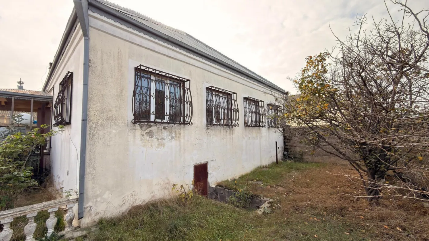 Satılır 3 otaqlı həyət evi 800 m²