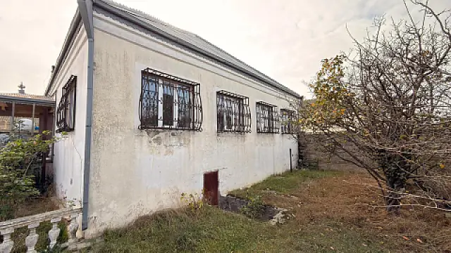 Satılır 3 otaqlı həyət evi 800 m²