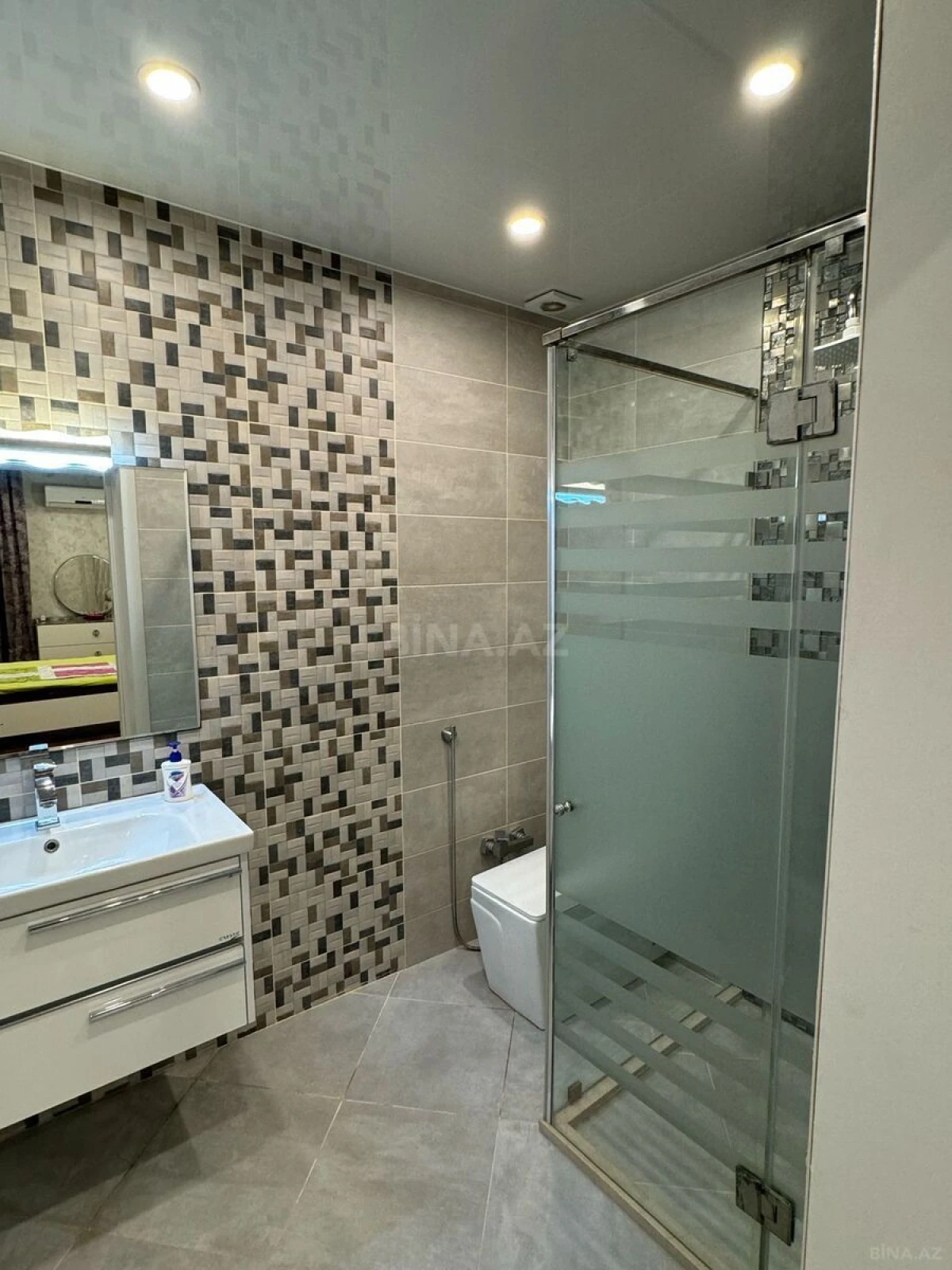 Satılır 4 otaqlı mənzil 168 m²