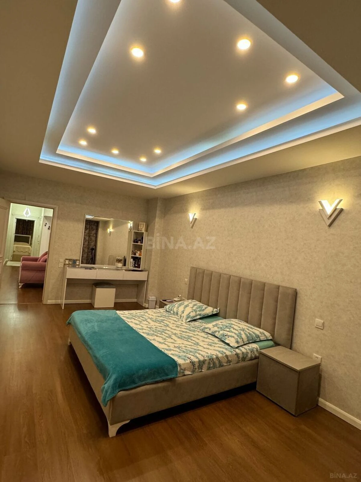 Satılır 4 otaqlı mənzil 168 m²