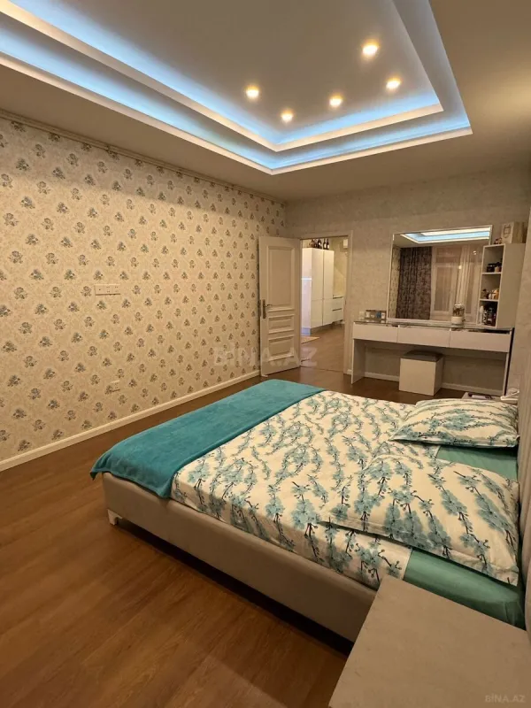 Satılır 4 otaqlı mənzil 168 m²