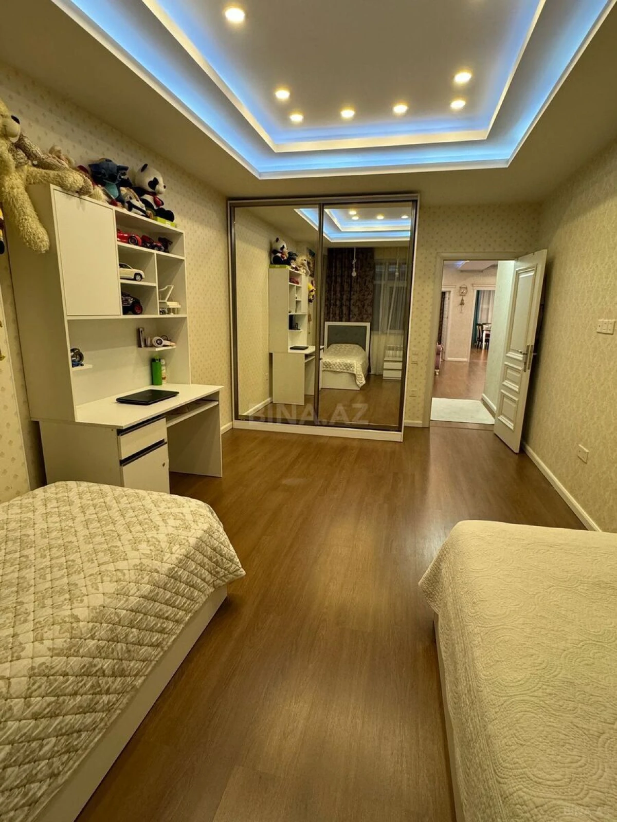 Satılır 4 otaqlı mənzil 168 m²