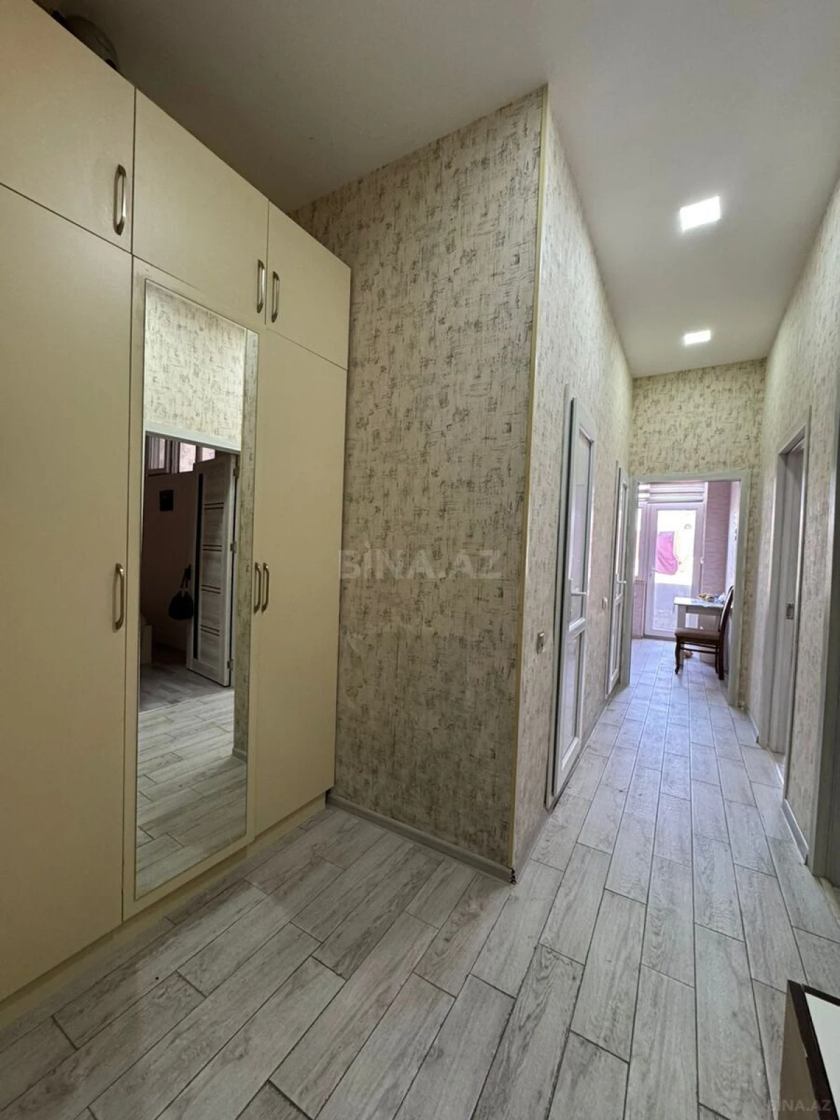 Kirayə verilir 2 otaqlı mənzil 61 m²