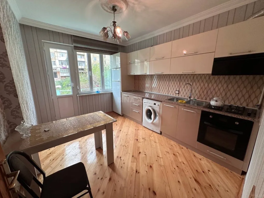 Kirayə verilir 2 otaqlı mənzil 60 m²