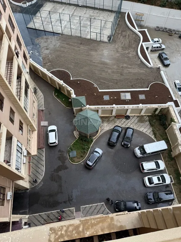 Satılır 4 otaqlı mənzil 188 m²