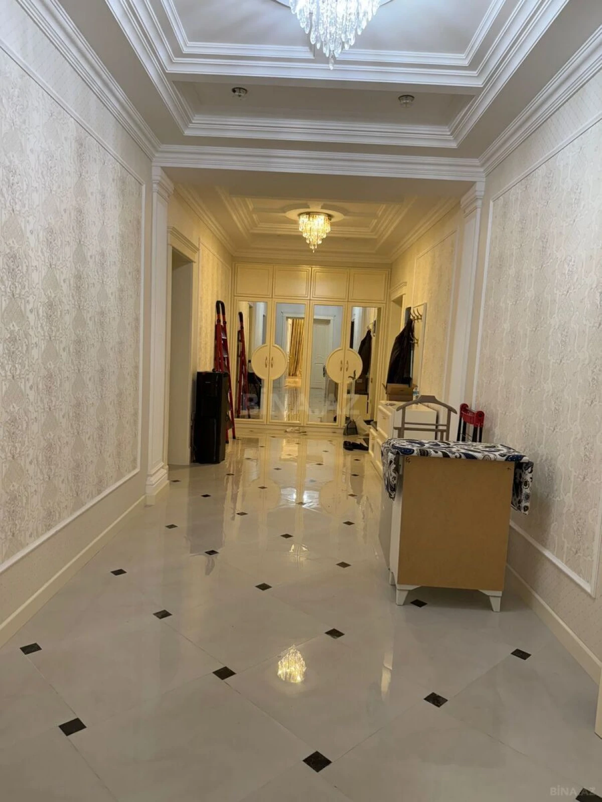 Satılır 4 otaqlı mənzil 188 m²