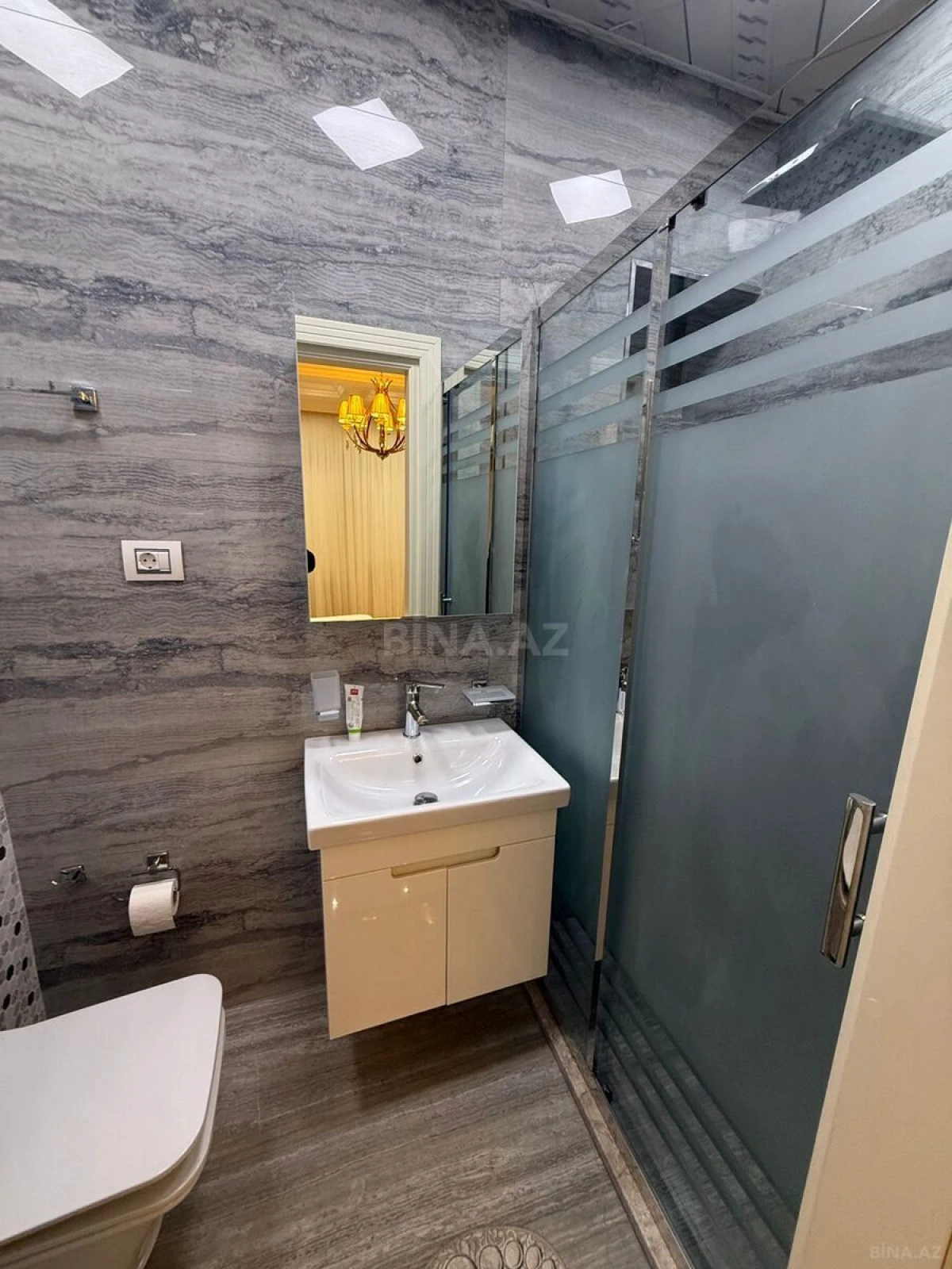 Satılır 4 otaqlı mənzil 188 m²