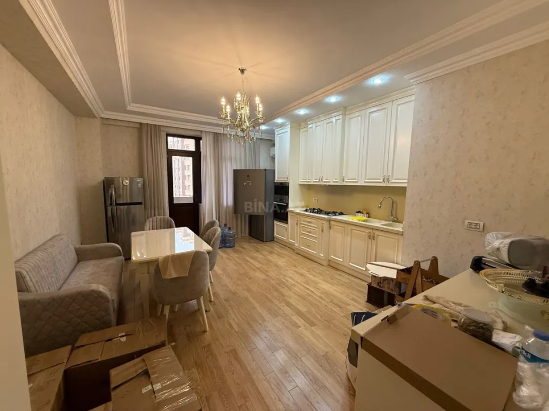 Satılır 4 otaqlı mənzil 188 m²