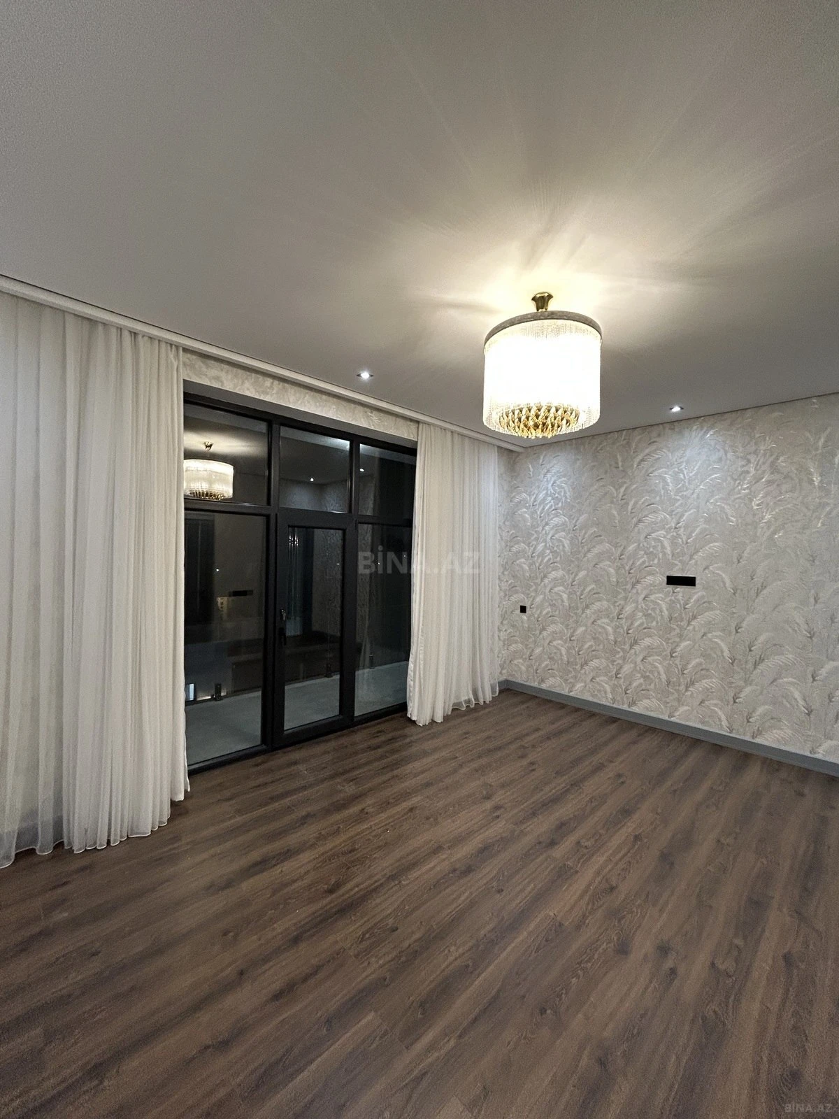 Satılır 5 otaqlı həyət evi 300 m²
