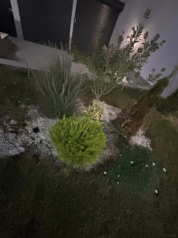 Satılır 5 otaqlı həyət evi 300 m²